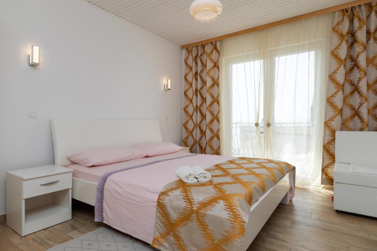 Apartments By The Sea Duce, Omis - 2992 Dugi Rat Exteriör bild
