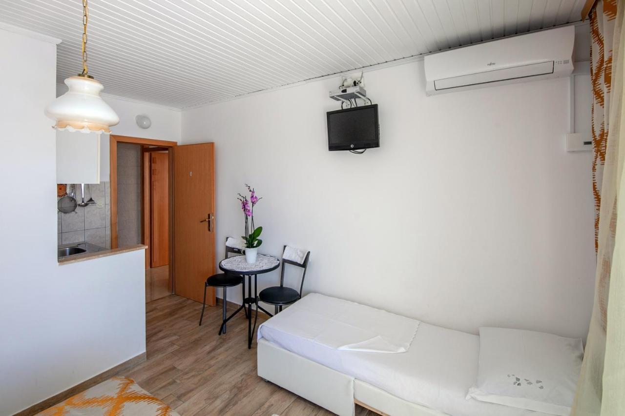 Apartments By The Sea Duce, Omis - 2992 Dugi Rat Exteriör bild