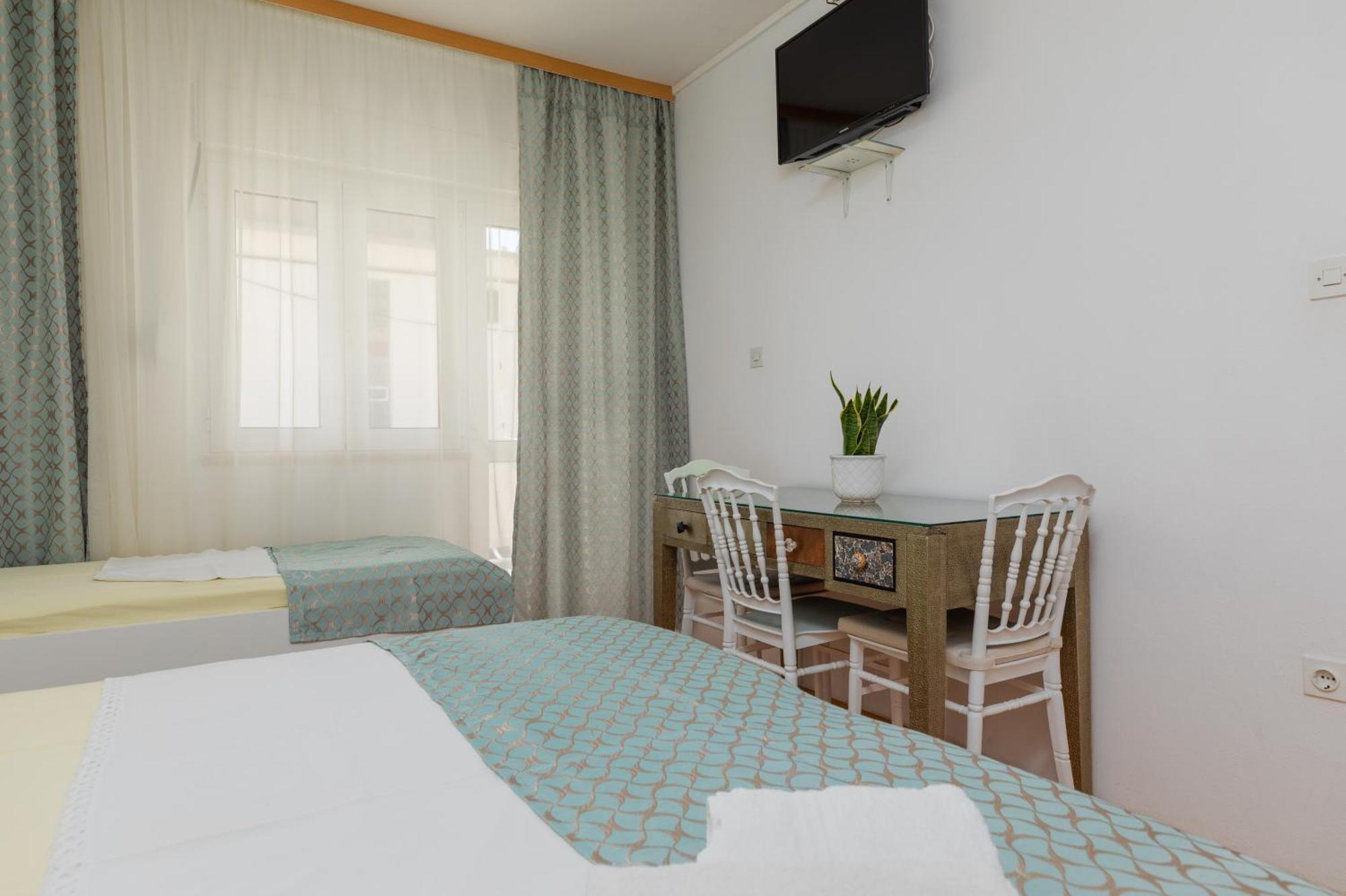 Apartments By The Sea Duce, Omis - 2992 Dugi Rat Rum bild