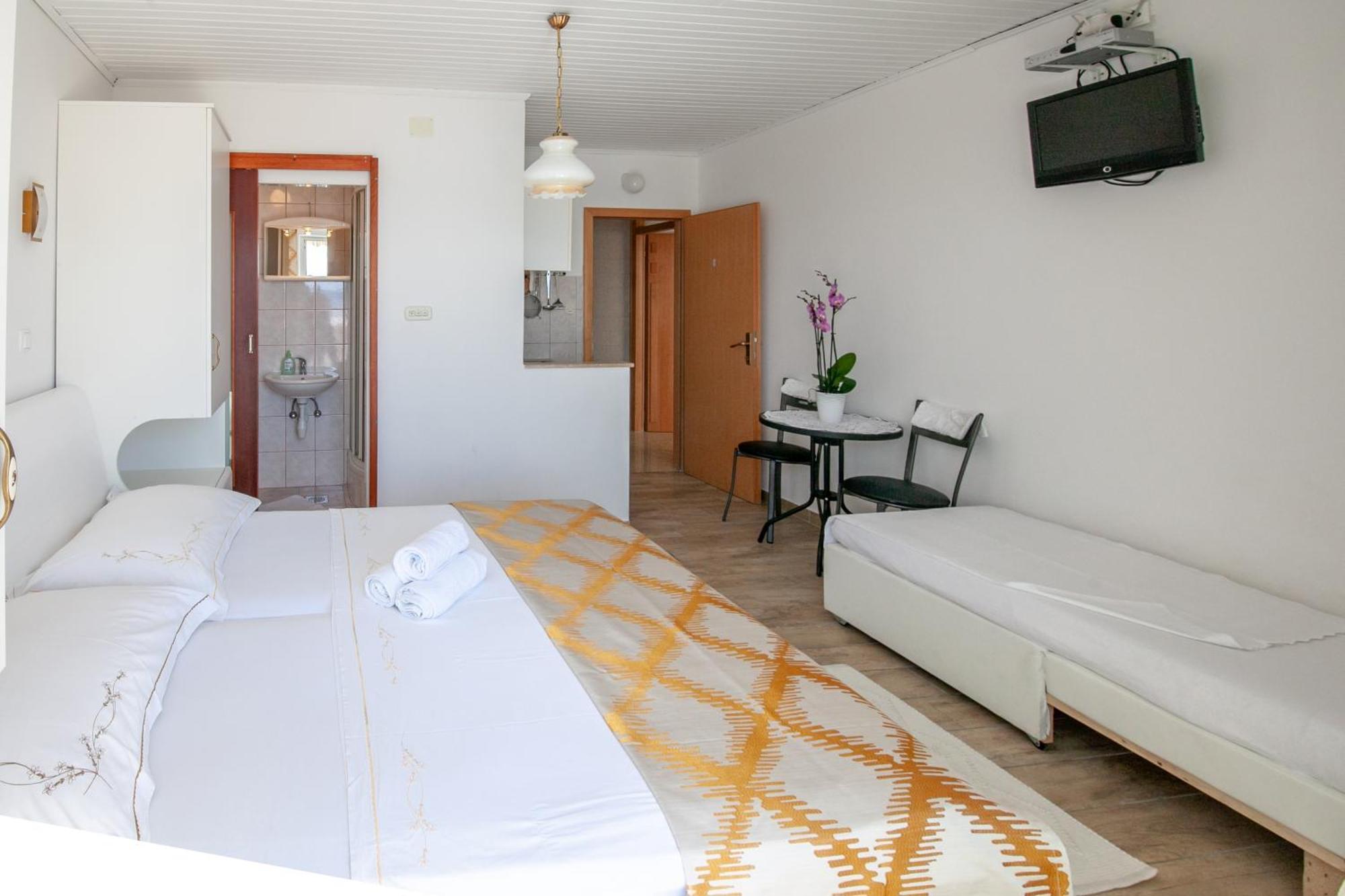 Apartments By The Sea Duce, Omis - 2992 Dugi Rat Rum bild