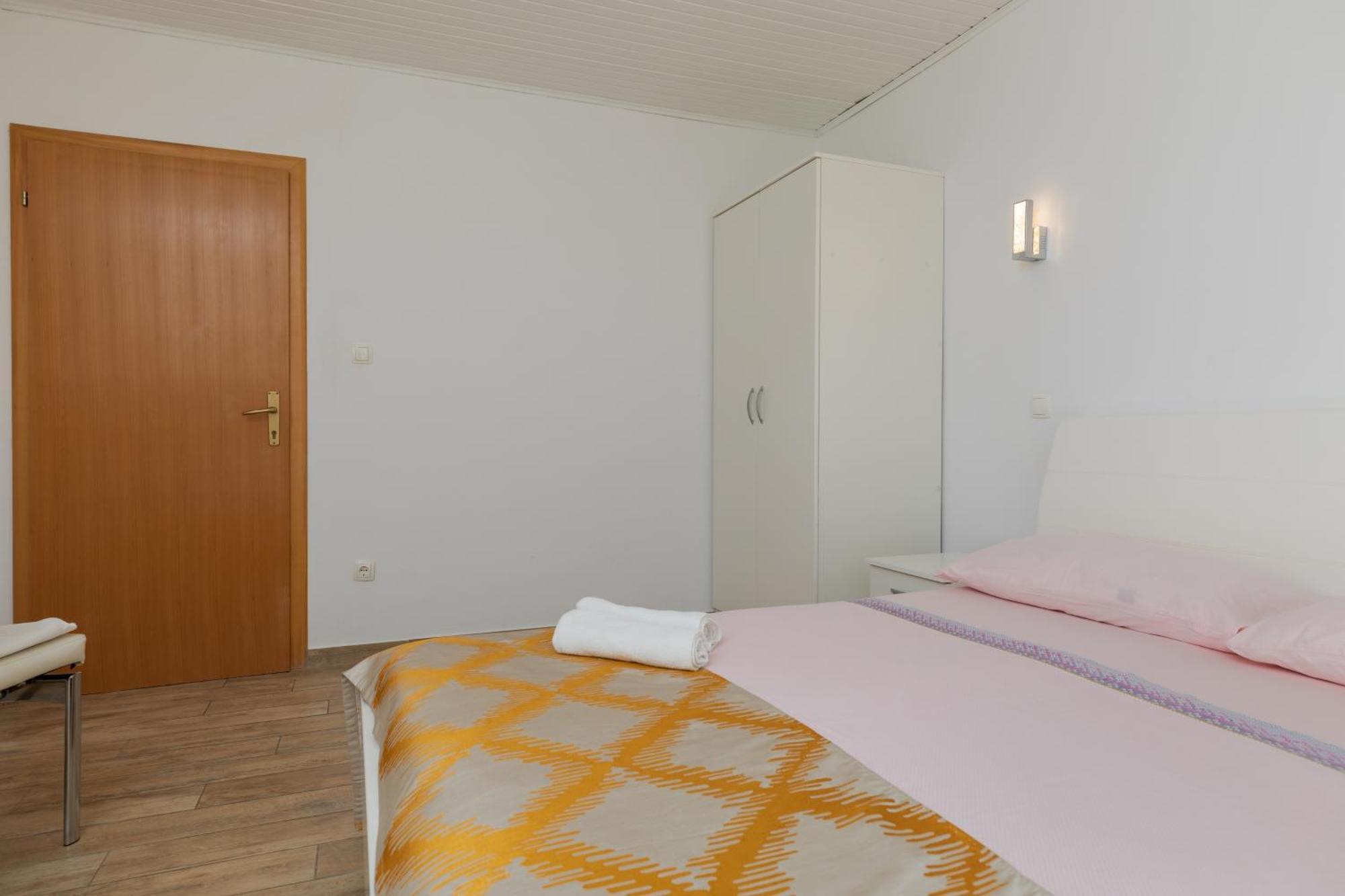 Apartments By The Sea Duce, Omis - 2992 Dugi Rat Rum bild