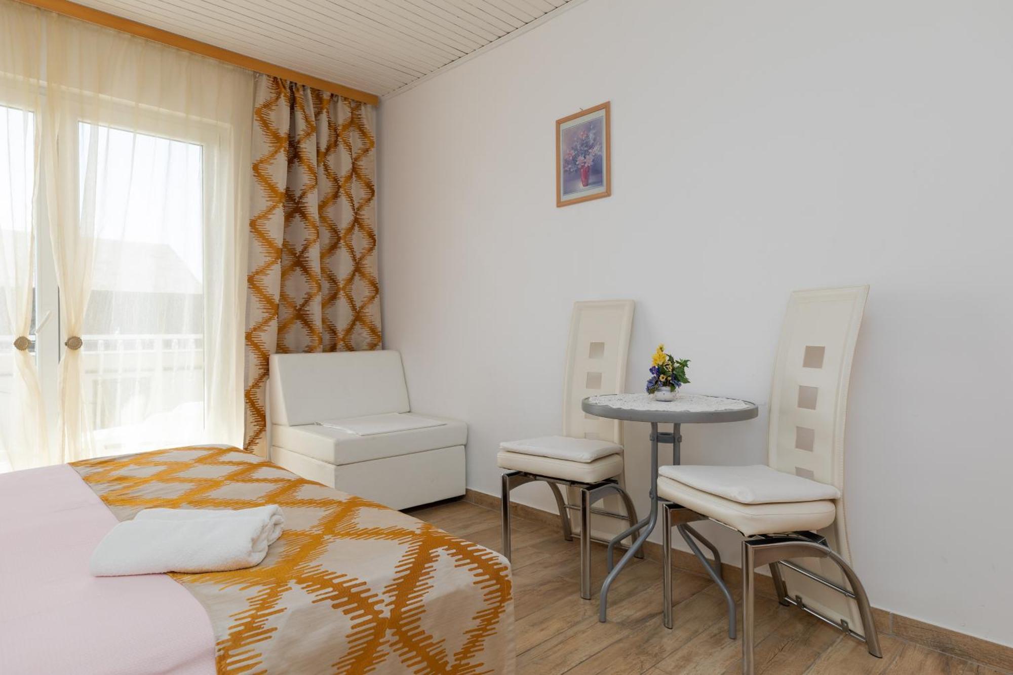 Apartments By The Sea Duce, Omis - 2992 Dugi Rat Rum bild