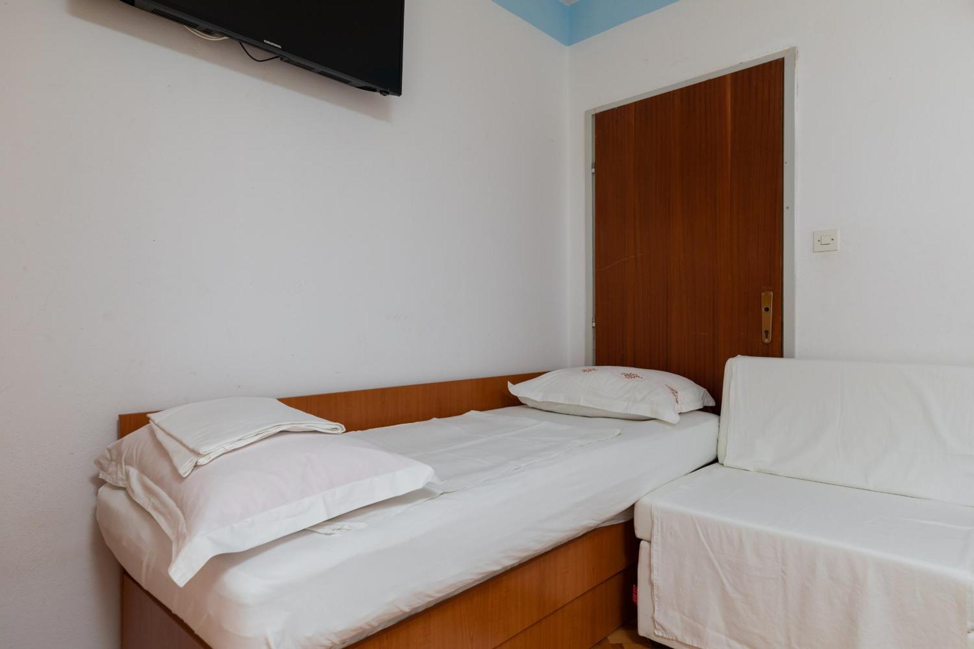 Apartments By The Sea Duce, Omis - 2992 Dugi Rat Rum bild